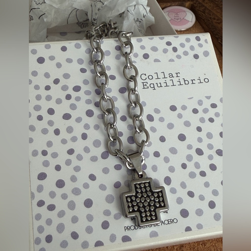 Elegant Silver Cross Pendant Necklace. Stainless Still. Boutique.